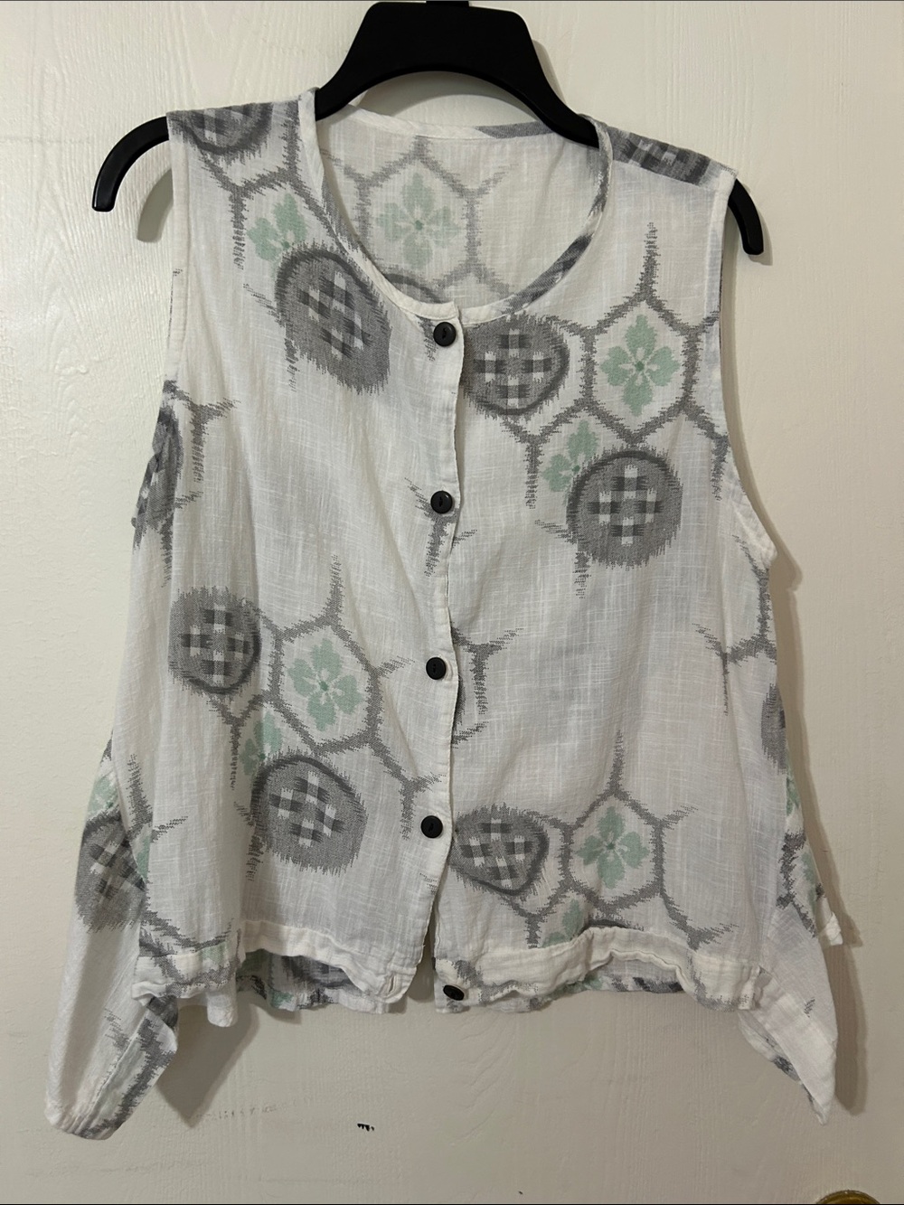 Sleeveless Button-Front Tank Top in White with Gray & Mint